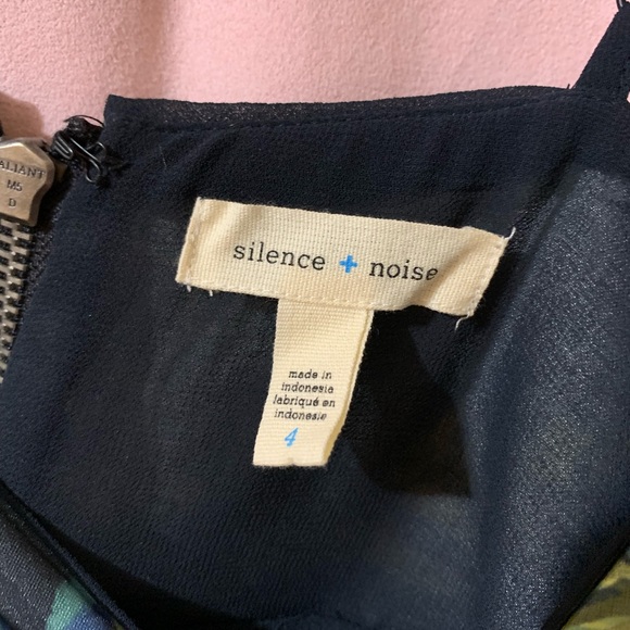 Urban Outfitters Silence + Noise dress size 4 - Picture 5 of 5
